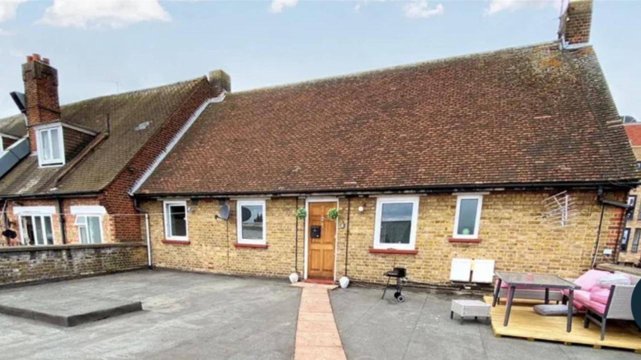 4 Bedroom Property Which Sleeps 8 Very Close To The Harry Potter Studio And Watford Junction Bagian luar foto